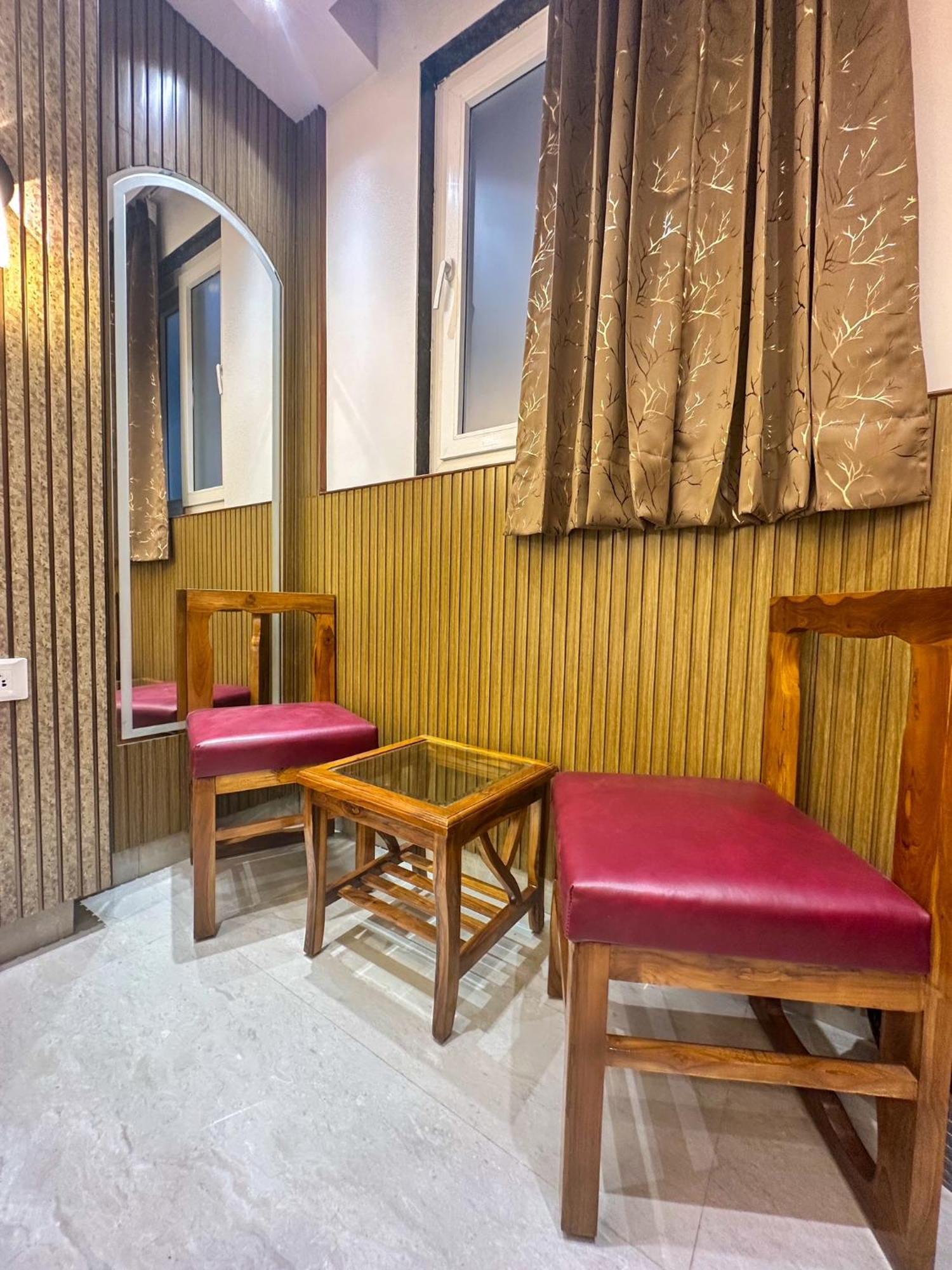 Bed and Breakfast Delhi Delight Premium Нью-Дели Экстерьер фото