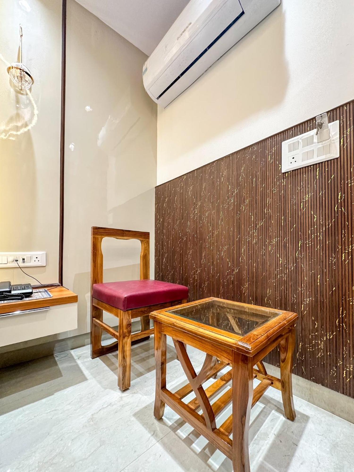 Bed and Breakfast Delhi Delight Premium Нью-Дели Экстерьер фото