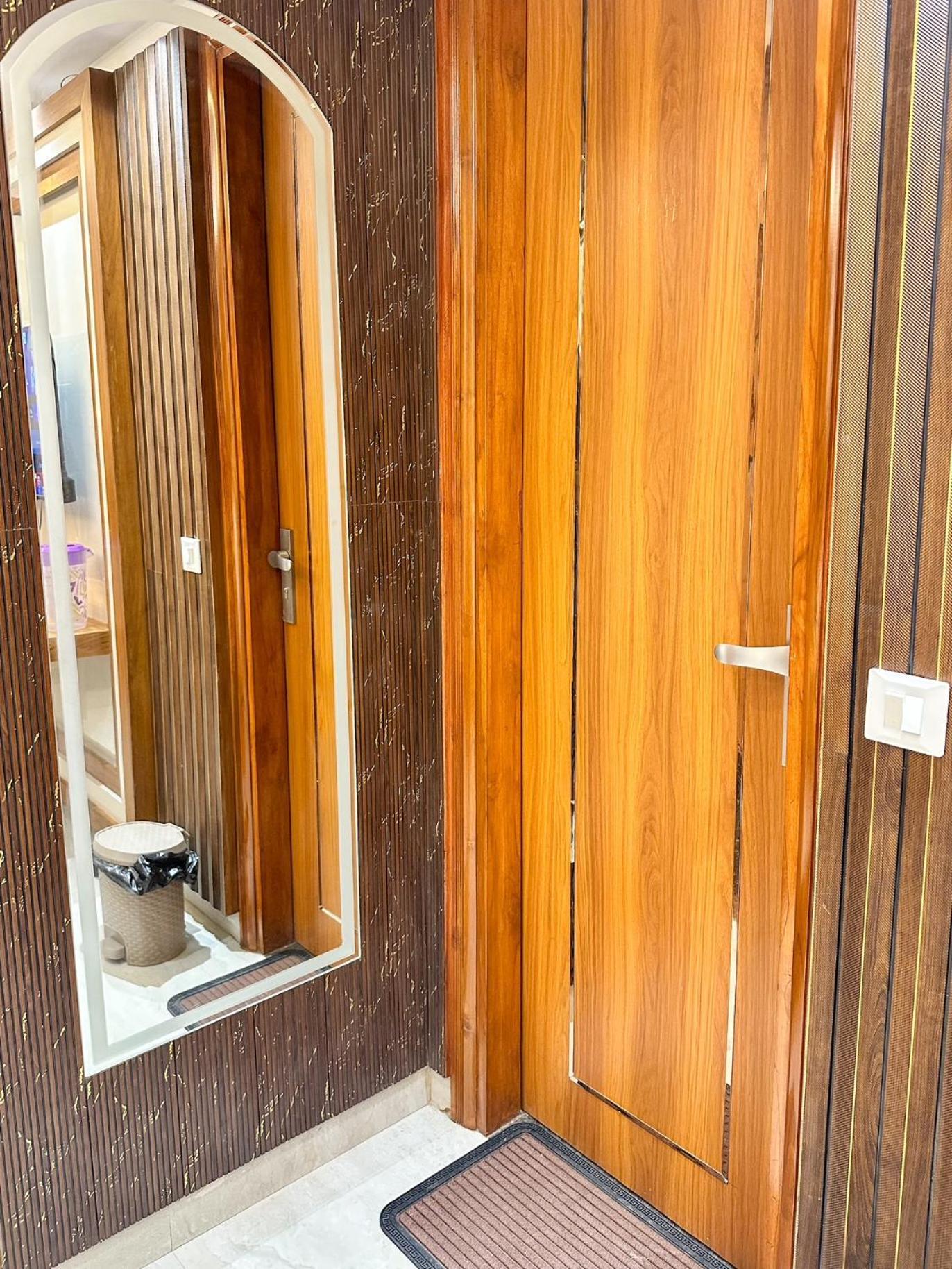 Bed and Breakfast Delhi Delight Premium Нью-Дели Экстерьер фото