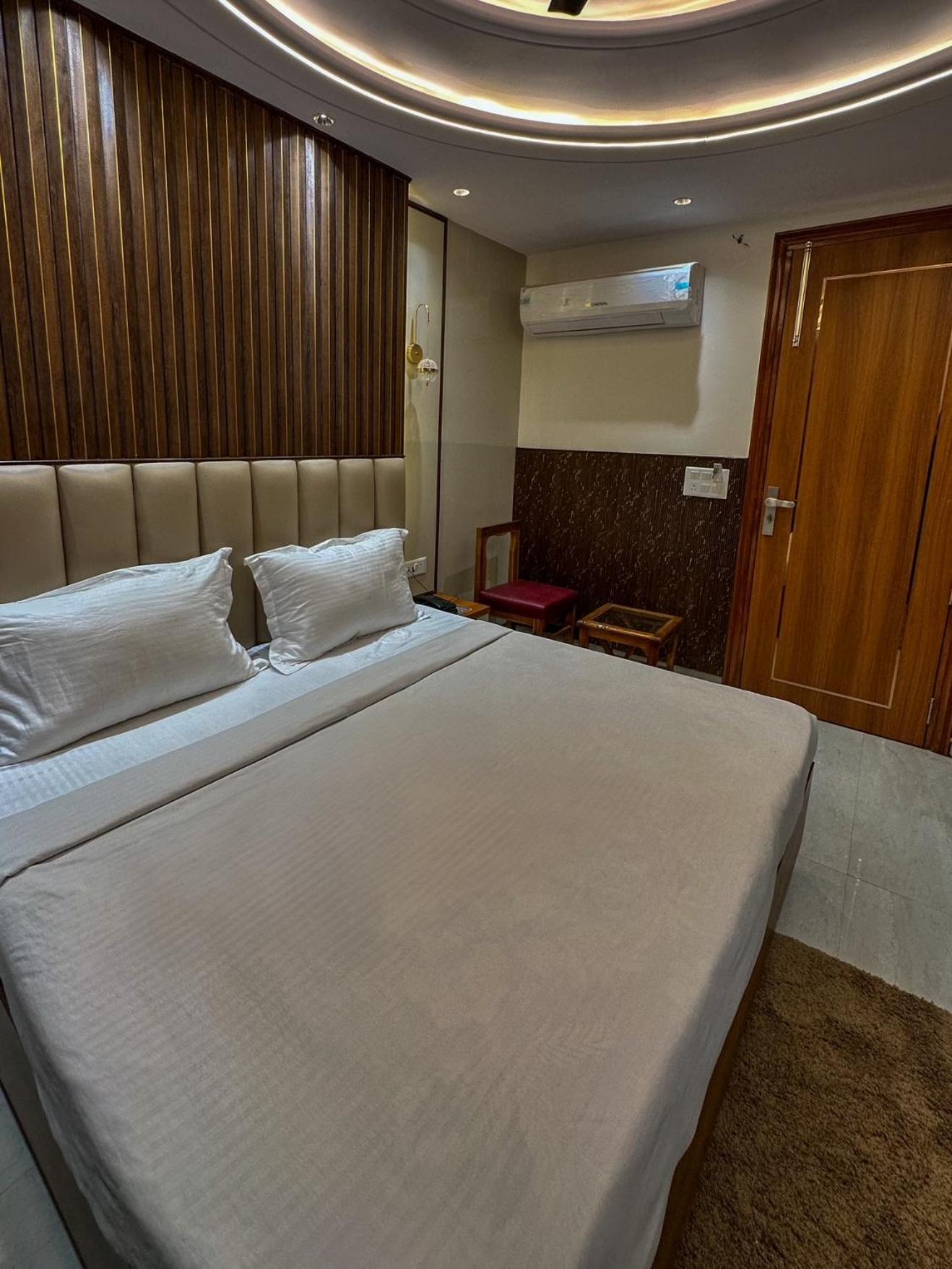 Bed and Breakfast Delhi Delight Premium Нью-Дели Экстерьер фото