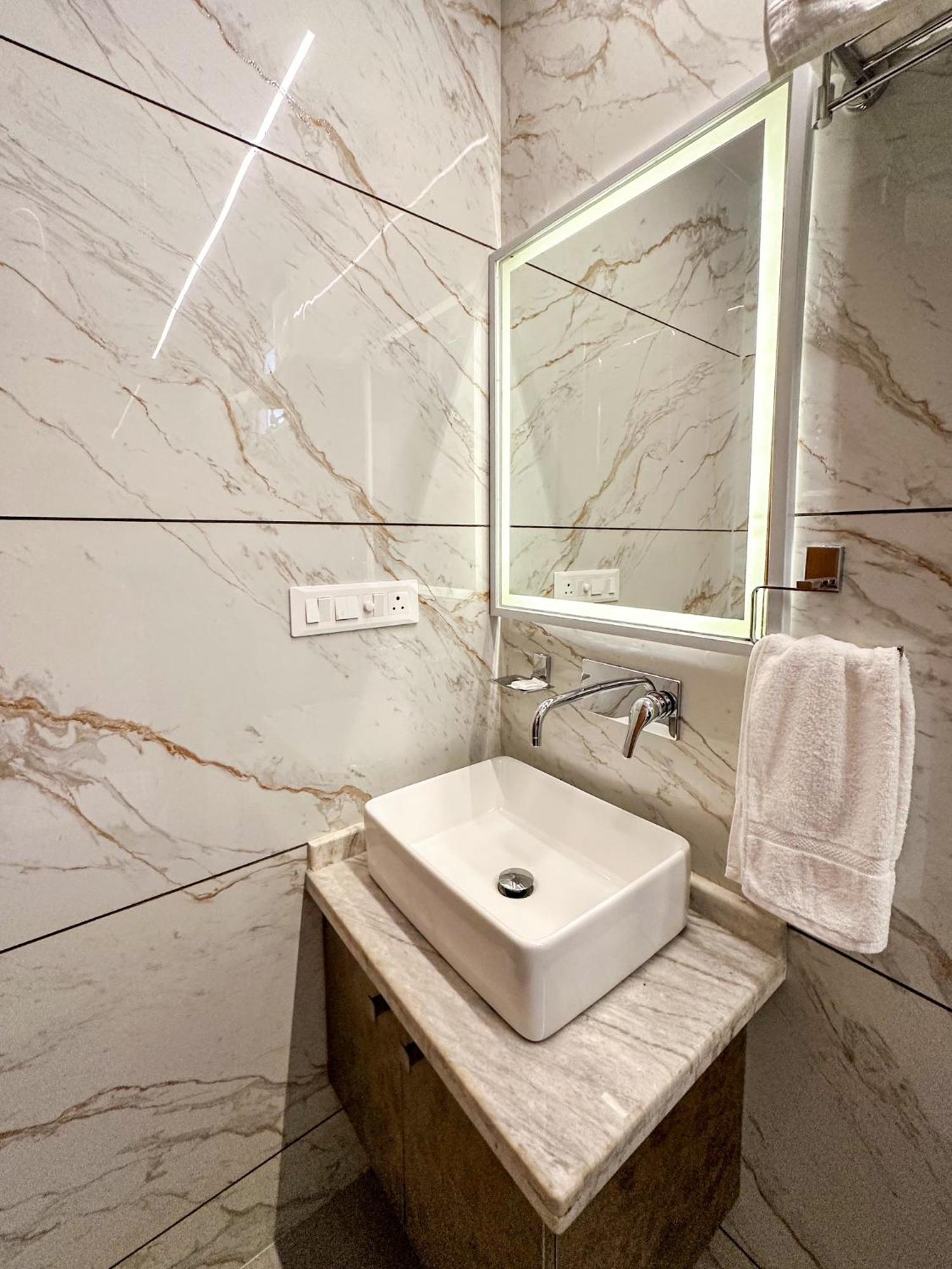 Bed and Breakfast Delhi Delight Premium Нью-Дели Экстерьер фото