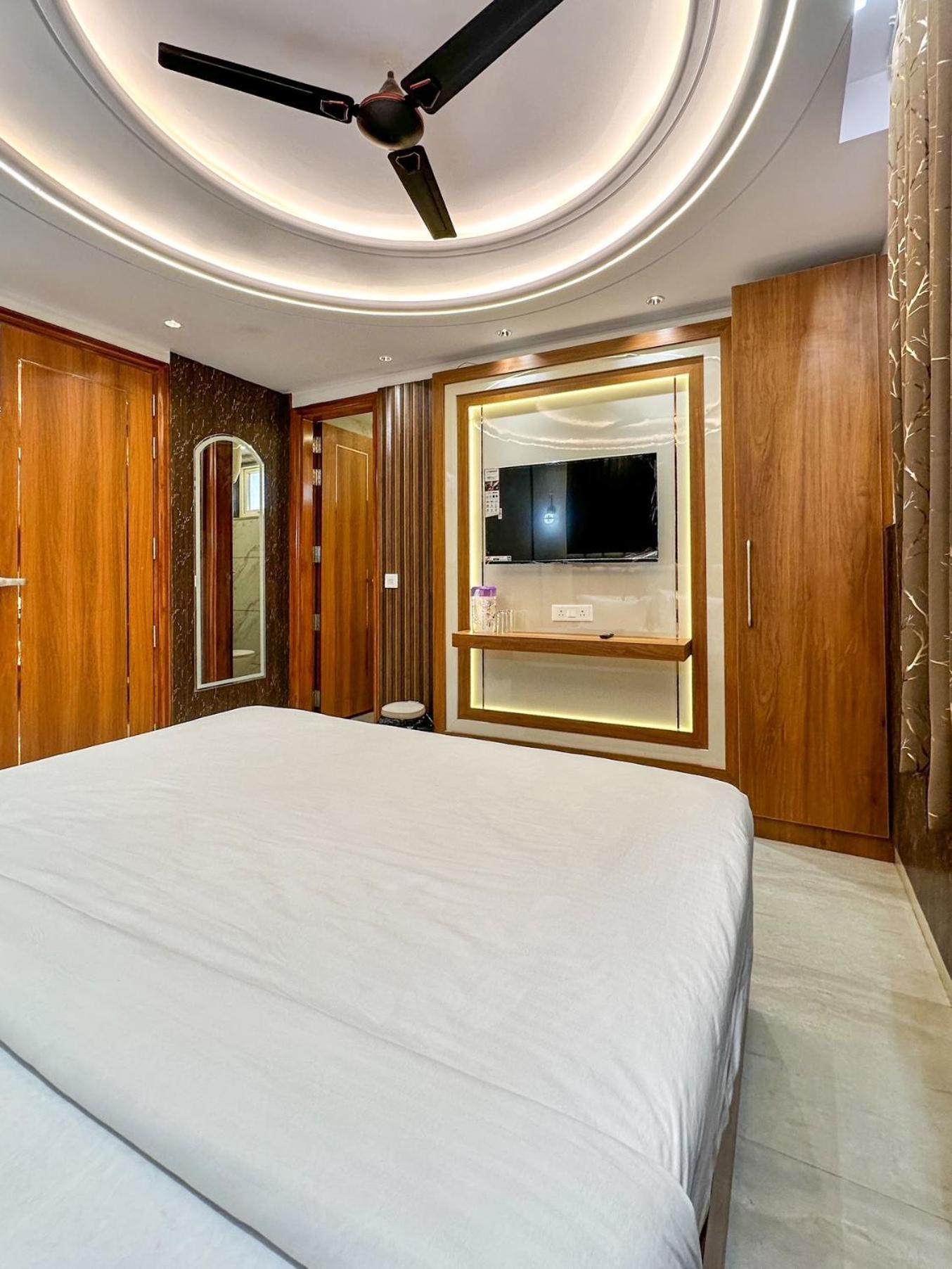 Bed and Breakfast Delhi Delight Premium Нью-Дели Экстерьер фото