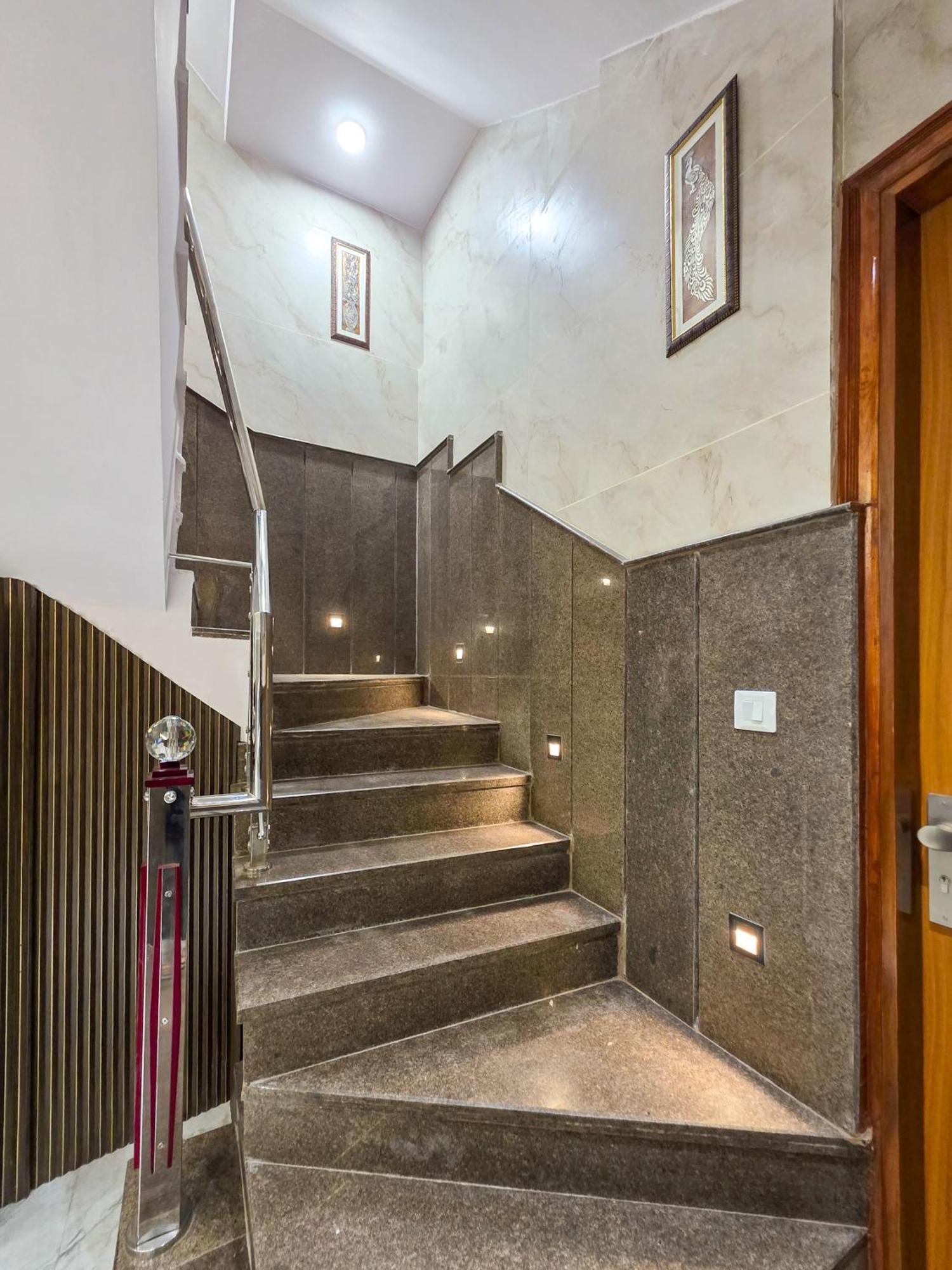 Bed and Breakfast Delhi Delight Premium Нью-Дели Экстерьер фото