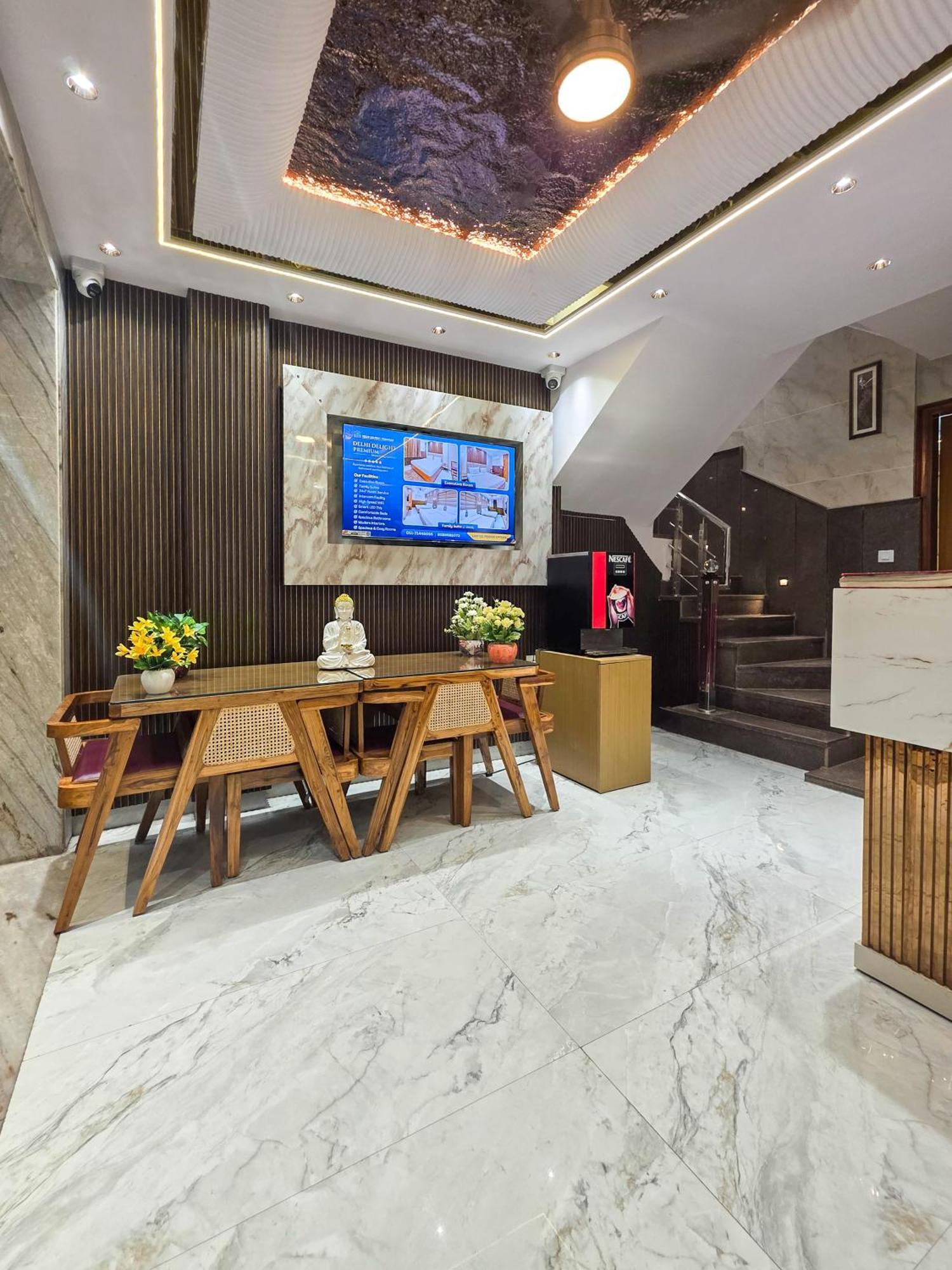 Bed and Breakfast Delhi Delight Premium Нью-Дели Экстерьер фото