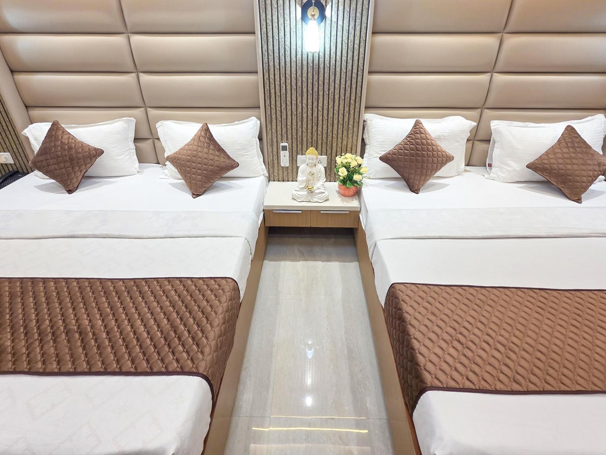 Bed and Breakfast Delhi Delight Premium Нью-Дели Экстерьер фото