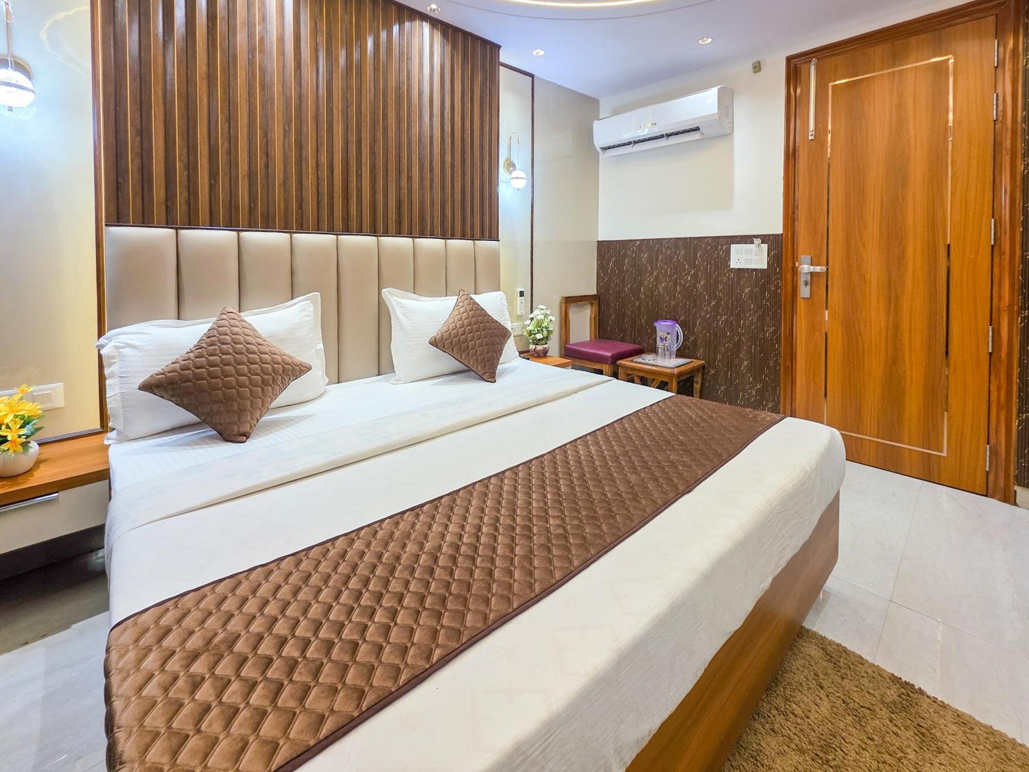 Bed and Breakfast Delhi Delight Premium Нью-Дели Экстерьер фото
