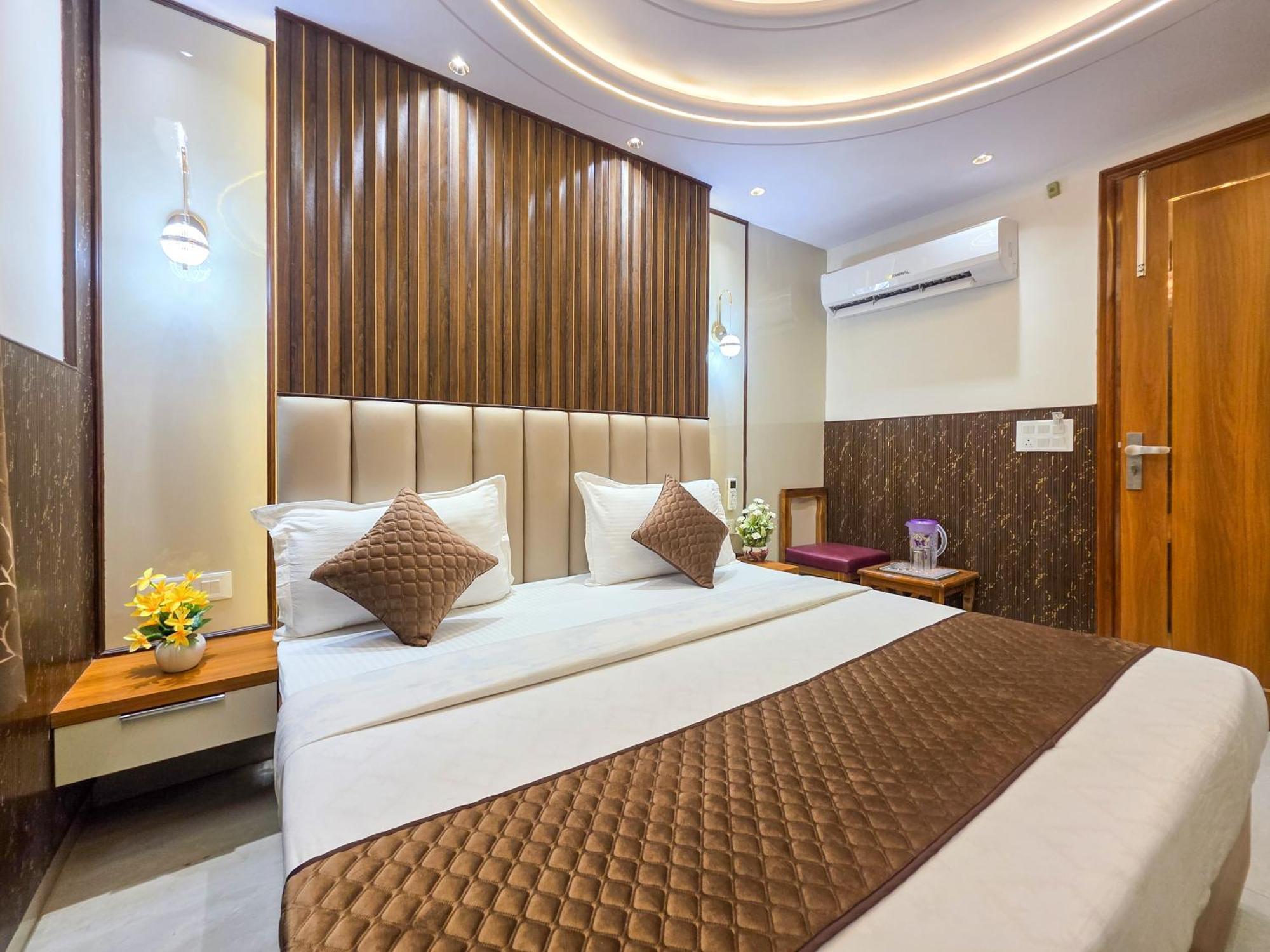 Bed and Breakfast Delhi Delight Premium Нью-Дели Экстерьер фото
